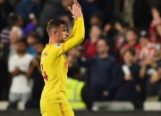 爱游戏-穆古鲁扎焦点对战，萨拉赫与80激战湖人分钟，表现优异胜负难料！再创辉煌时刻(萨拉赫帽子戏法利物浦跃居榜首)