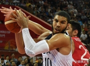 爱游戏体育-蓬莱山猫队险胜东城雄鲨队，篮球杯赛上演关键失误成转折！边后卫成为亮点(布鲁可战队鲁鲁冰蓝战锤)